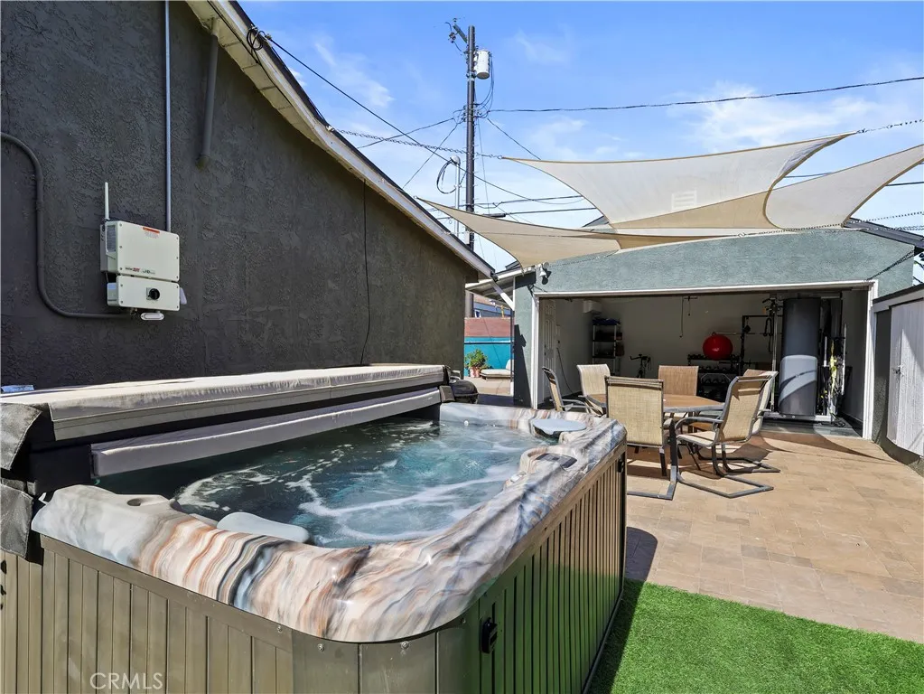 Lake Balboa, California 91406, United States, 3 Bedrooms Bedrooms, ,2 BathroomsBathrooms,Residential,Contingent,131339