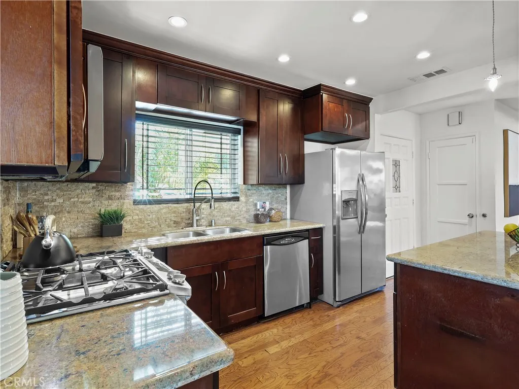 Lake Balboa, California 91406, United States, 3 Bedrooms Bedrooms, ,2 BathroomsBathrooms,Residential,Contingent,131339