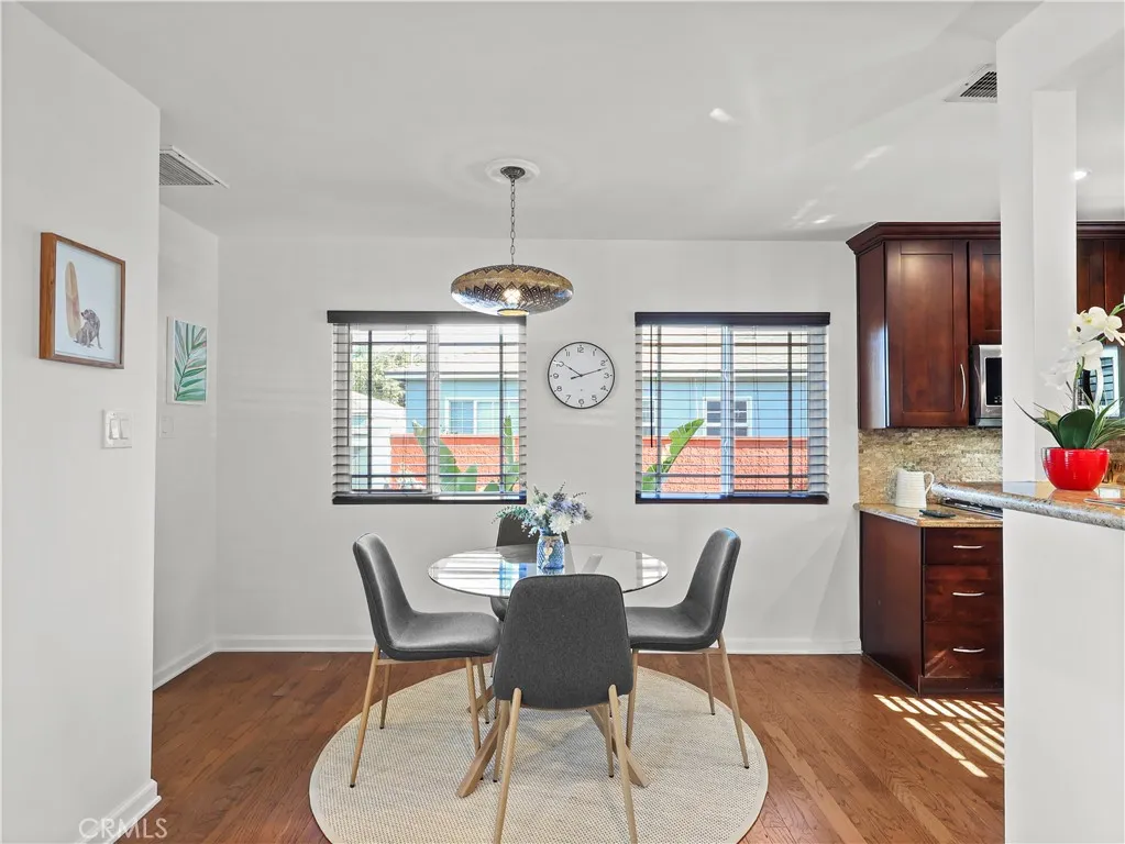 Lake Balboa, California 91406, United States, 3 Bedrooms Bedrooms, ,2 BathroomsBathrooms,Residential,Contingent,131339