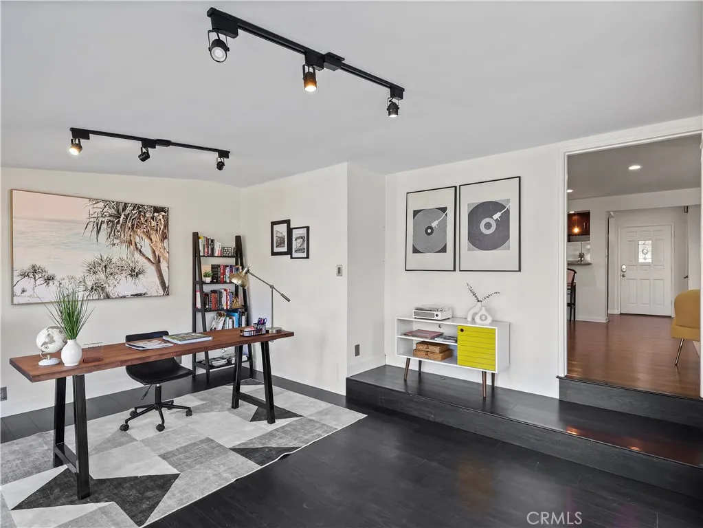 Lake Balboa, California 91406, United States, 3 Bedrooms Bedrooms, ,2 BathroomsBathrooms,Residential,Contingent,131339