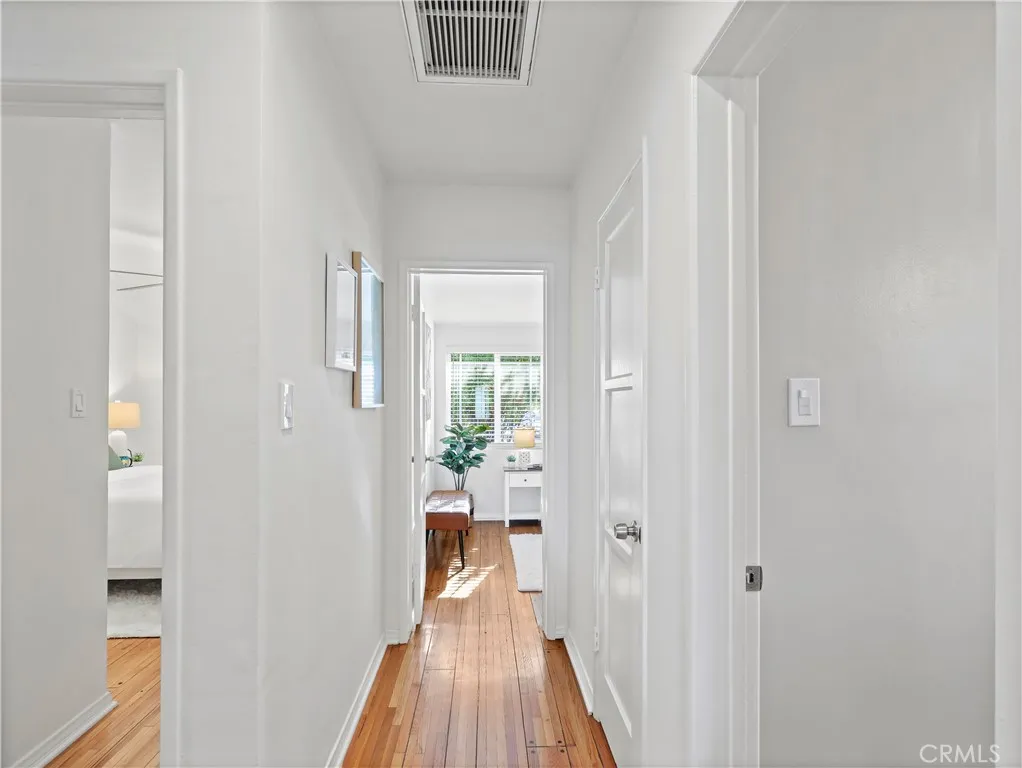 Lake Balboa, California 91406, United States, 3 Bedrooms Bedrooms, ,2 BathroomsBathrooms,Residential,Contingent,131339