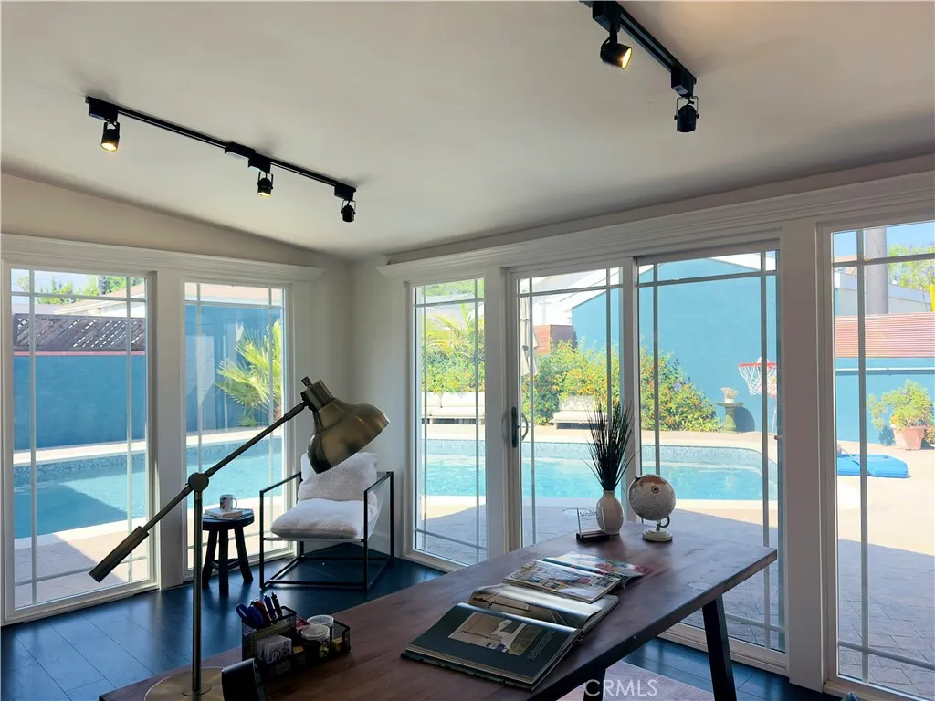 Lake Balboa, California 91406, United States, 3 Bedrooms Bedrooms, ,2 BathroomsBathrooms,Residential,Contingent,131339