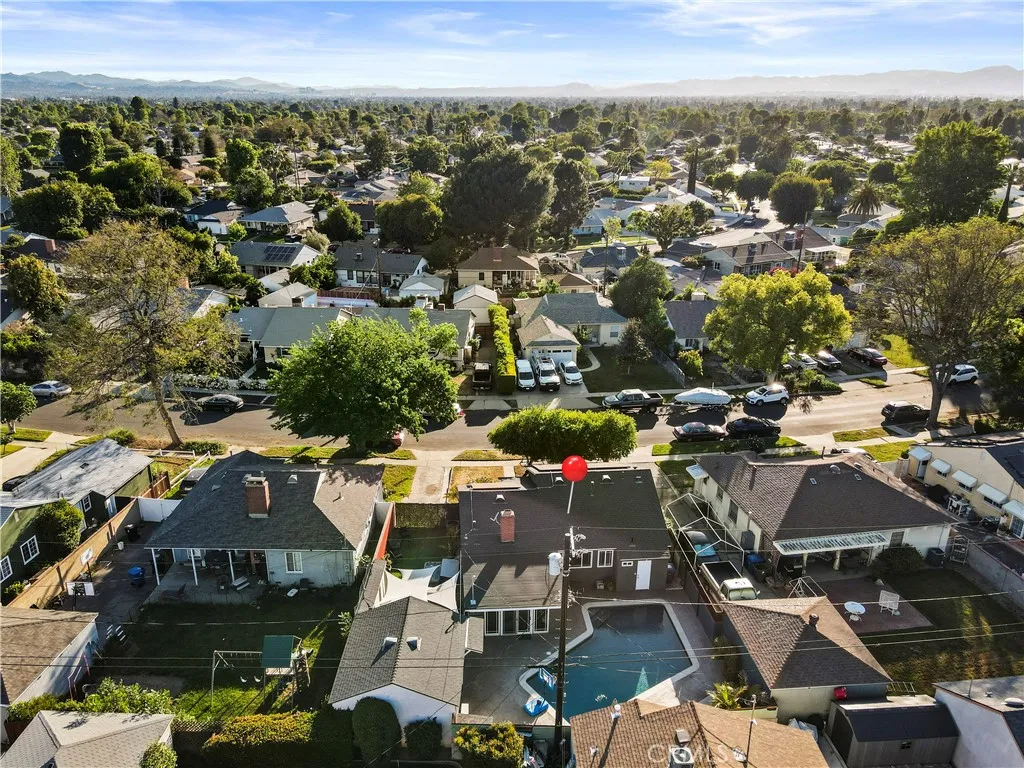 Lake Balboa, California 91406, United States, 3 Bedrooms Bedrooms, ,2 BathroomsBathrooms,Residential,Contingent,131339