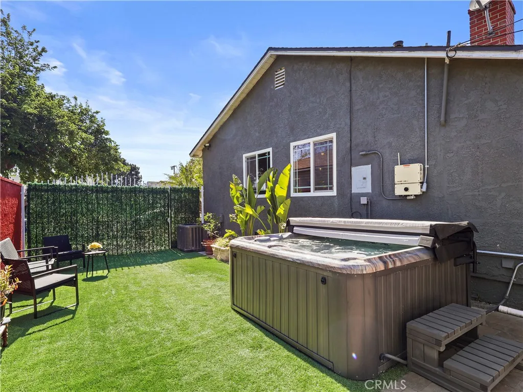 Lake Balboa, California 91406, United States, 3 Bedrooms Bedrooms, ,2 BathroomsBathrooms,Residential,Contingent,131339