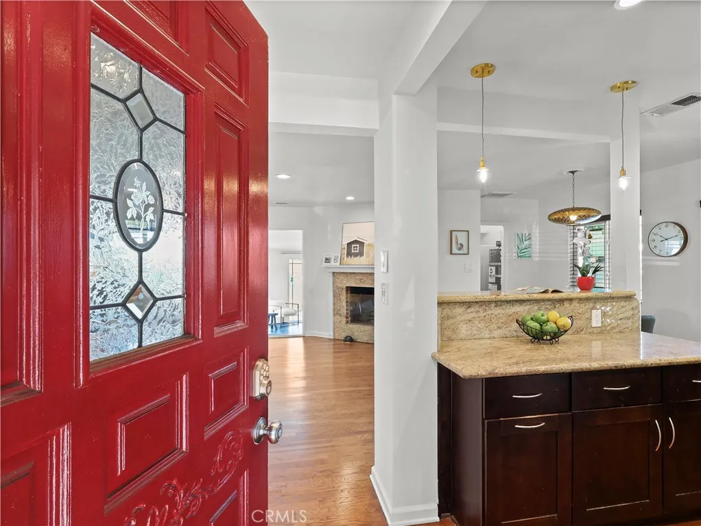 Lake Balboa, California 91406, United States, 3 Bedrooms Bedrooms, ,2 BathroomsBathrooms,Residential,Contingent,131339