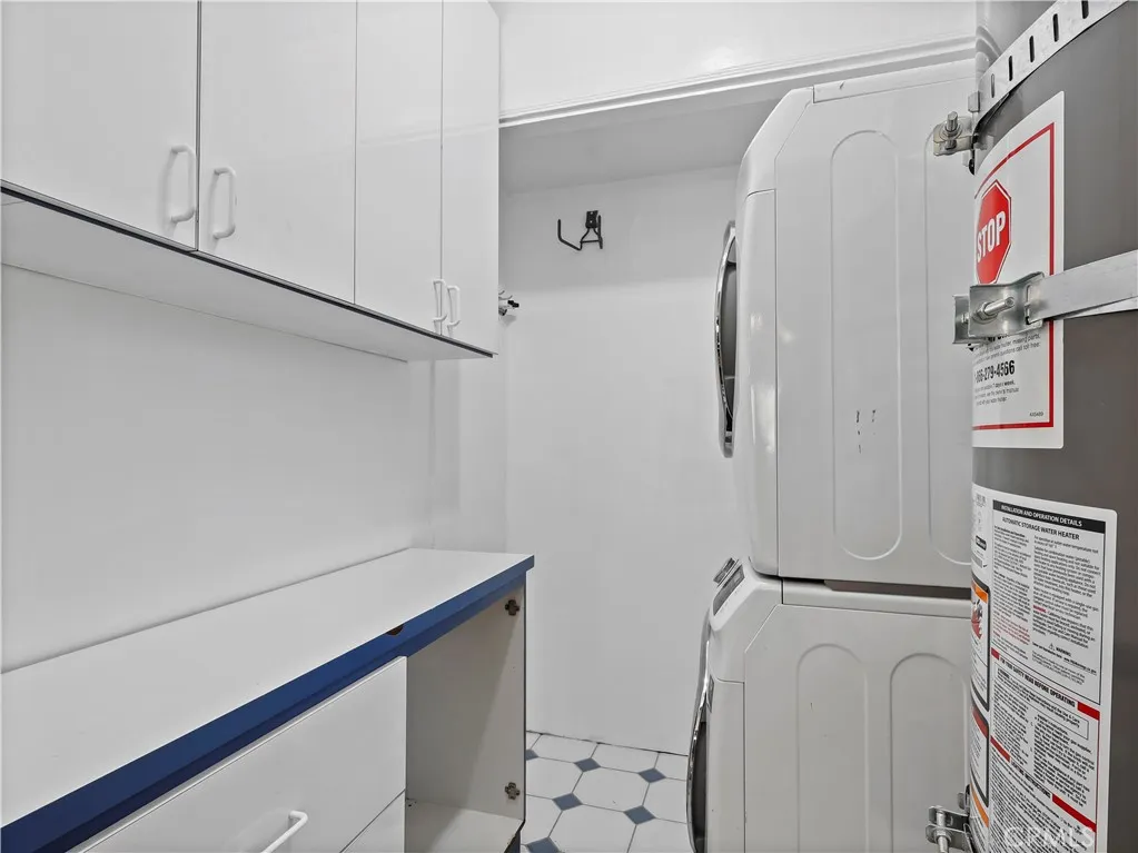 Lake Balboa, California 91406, United States, 3 Bedrooms Bedrooms, ,2 BathroomsBathrooms,Residential,Contingent,131339