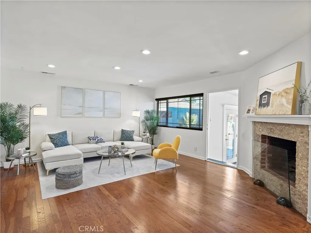 Lake Balboa, California 91406, United States, 3 Bedrooms Bedrooms, ,2 BathroomsBathrooms,Residential,Contingent,131339