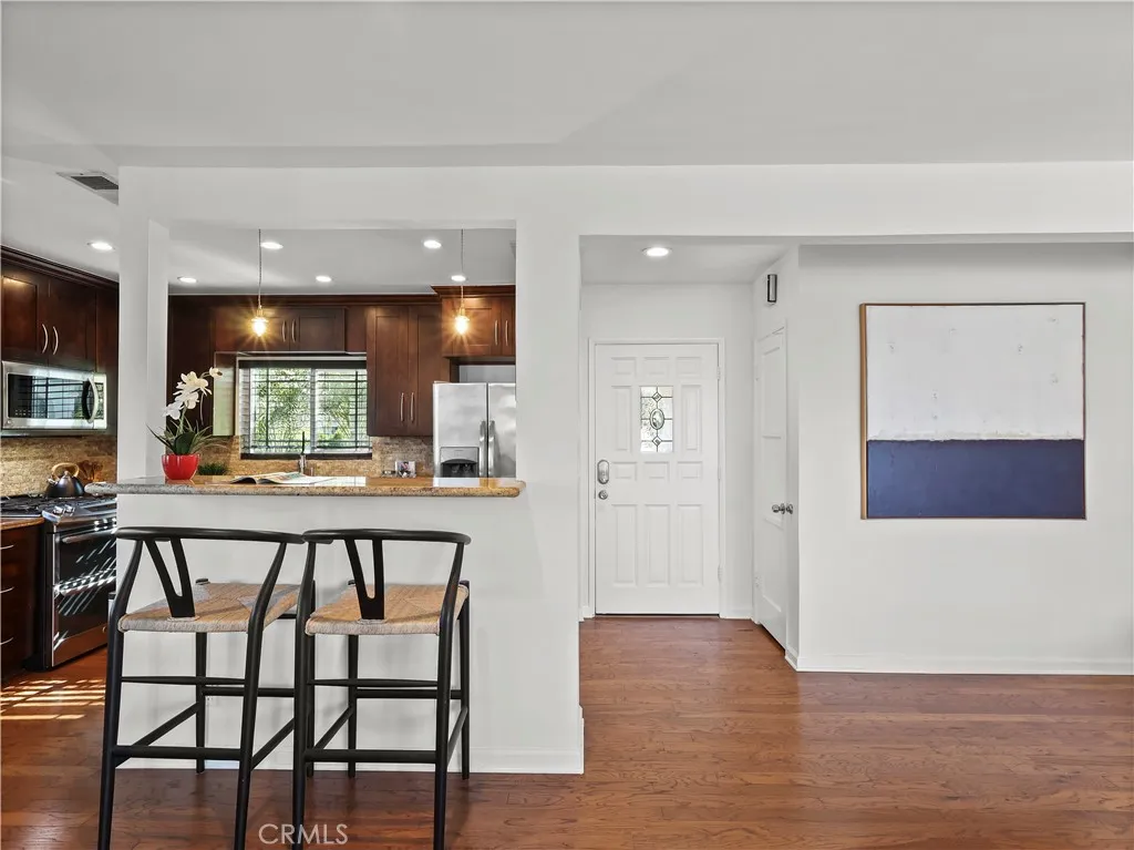 Lake Balboa, California 91406, United States, 3 Bedrooms Bedrooms, ,2 BathroomsBathrooms,Residential,Contingent,131339