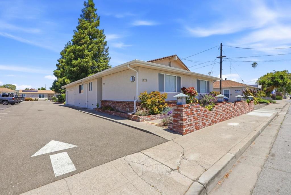 755 Fargo Avenue