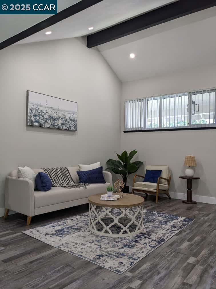 HIDDEN CREEK - Residential
