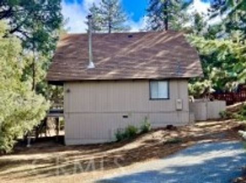 Photo of 1904 Bernina Dr, Pine Mountain Club, CA 93222 (MLS # SR25278530)