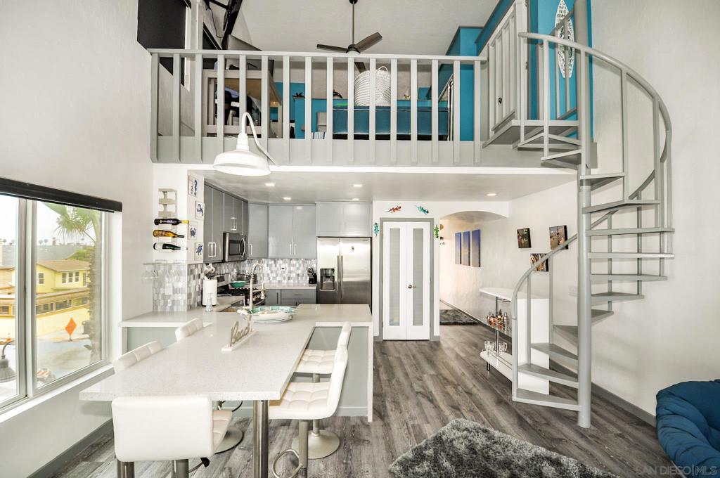 706 Ocean LN