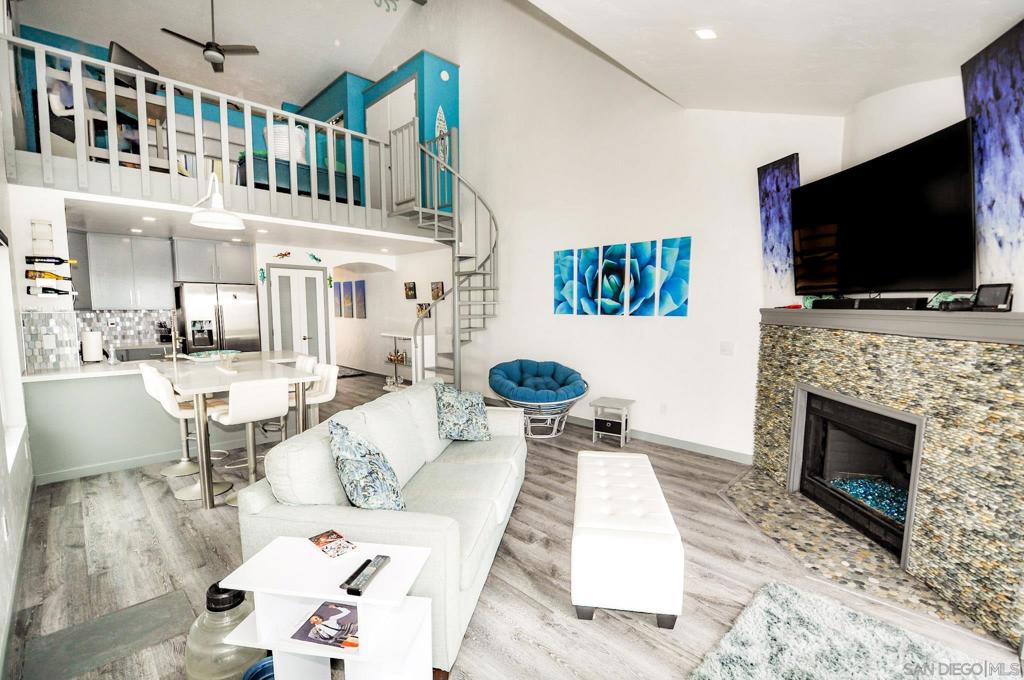 706 Ocean LN