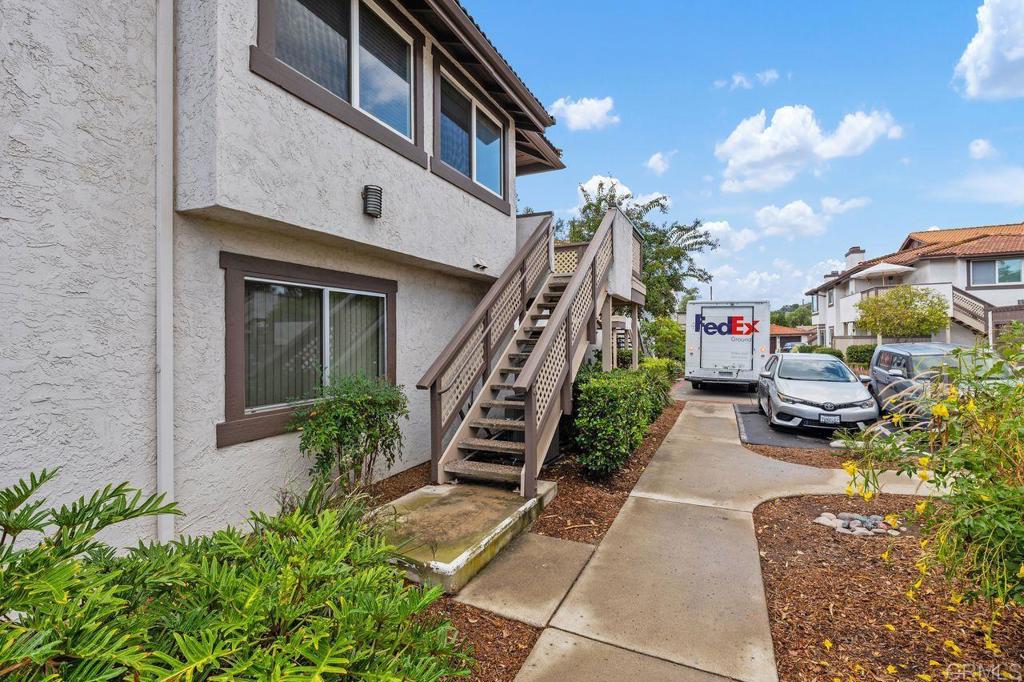 9821 Caspi Gardens Drive 2