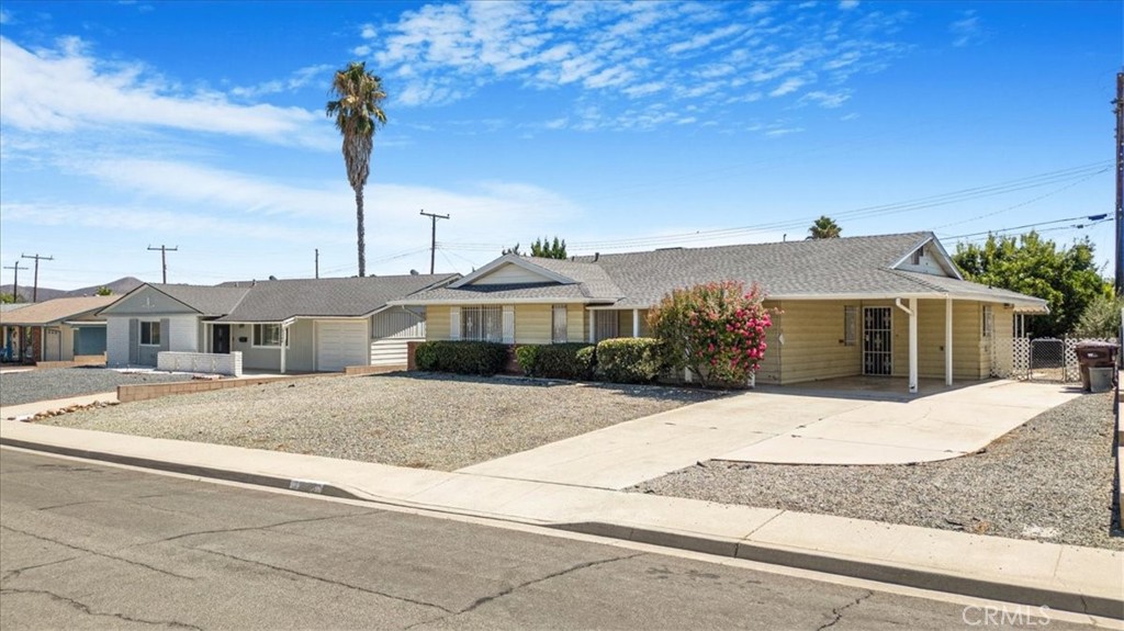 Welcome to this charming 2 bedroom / 2 bath single-level remodeled home. Boasting fresh paint throughout, new plank flooring throughout, beautiful new quartz kitchen countertops, new light fixtures and recessed lighting, and a brand new ROOF! This home is part of the Sun City Civic Association, where you'll find many great amenities and activities for a low annual fee.