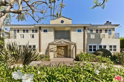 Photo of 522 N Rexford Drive, Beverly Hills, CA 90210 (MLS # 26670441)