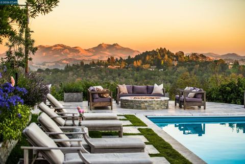 Photo of 33 Deer Trail, Lafayette, CA 94549 (MLS # 41125326)