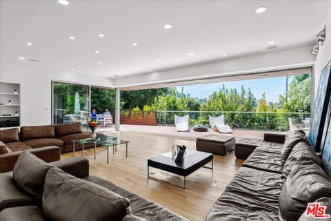 Photo of 3567 Woodcliff Road, Los Angeles, CA 91403 (MLS # 26869693)