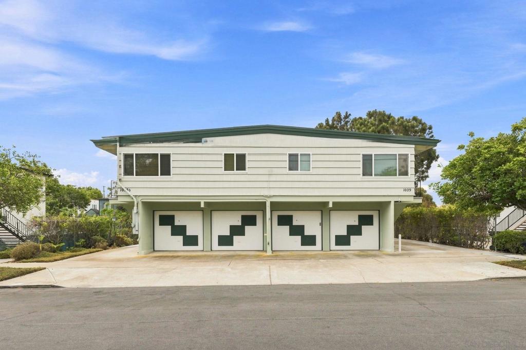 1029 Hayes Ave
