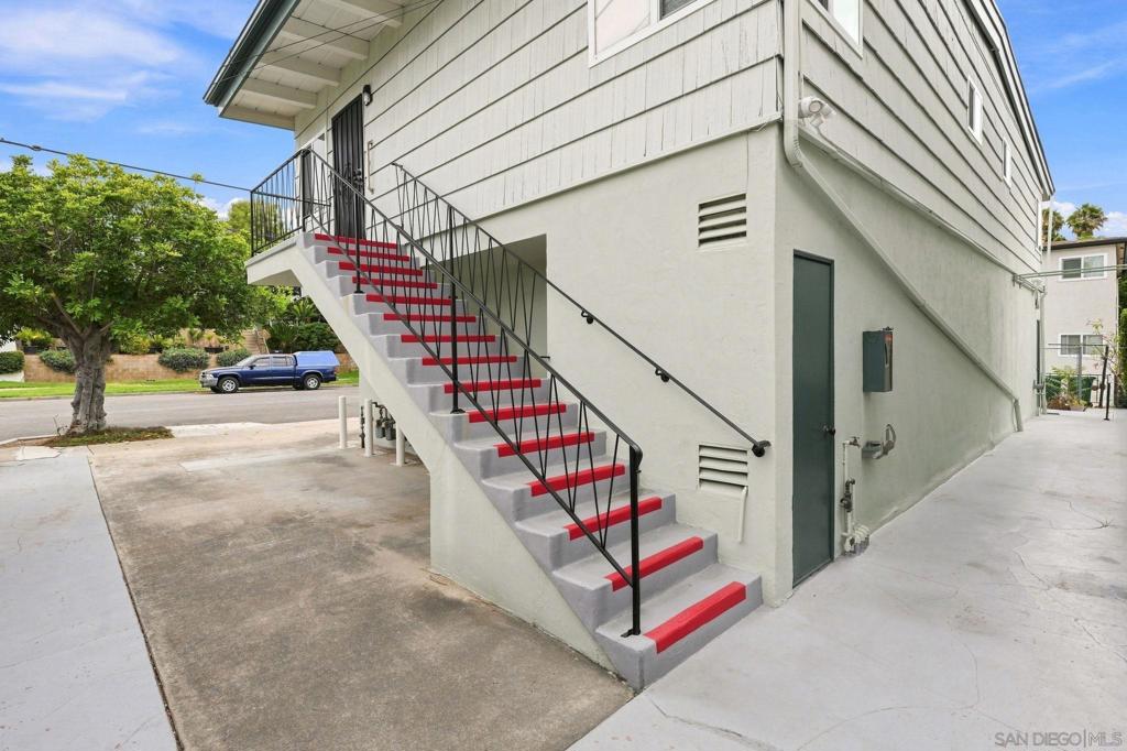 1029 Hayes Ave