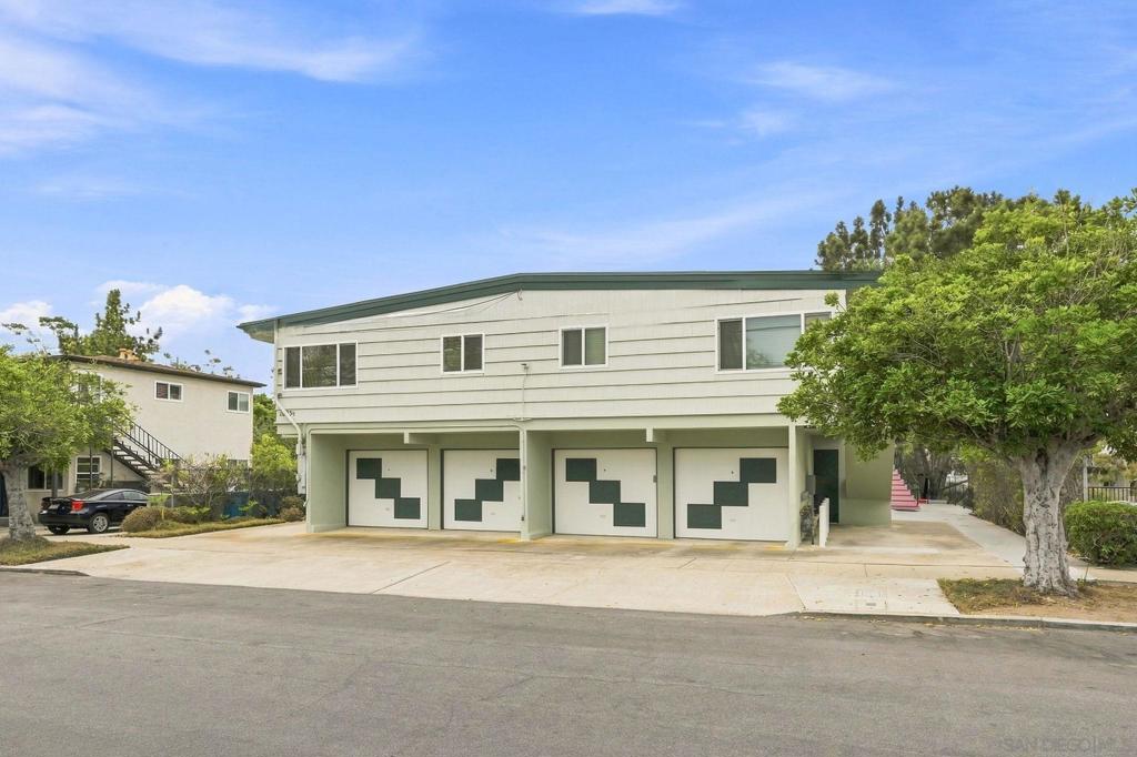 1029 Hayes Ave