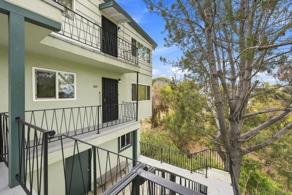 1029 Hayes Ave