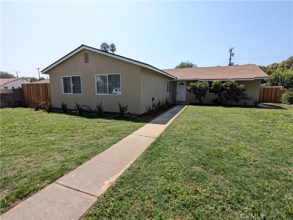 Welcome to this beautifully remodeled home in the heart of West Hills — where thoughtful design meets everyday comfort. This 4-bedroom, 2-bath residence offers a spacious, light-filled layout perfect for families and professionals alike.
Property Highlights:
• Modern kitchen with designer cabinetry
• Central air & heat for year-round comfort
• Generous closet space and washer/dryer hookups
• Expansive, newly landscaped backyard ideal for entertaining or relaxing
• Located near top-rated schools, Westfield Topanga Mall, and the 101 Freeway
Just listed and move-in ready — this home is more than a place to live, it’s a place to thrive.