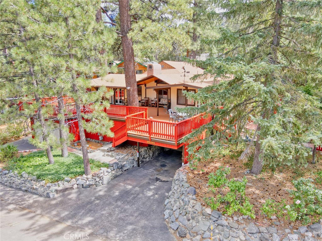 1513 Twin Lakes Drive