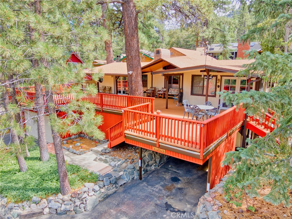 1513 Twin Lakes Drive