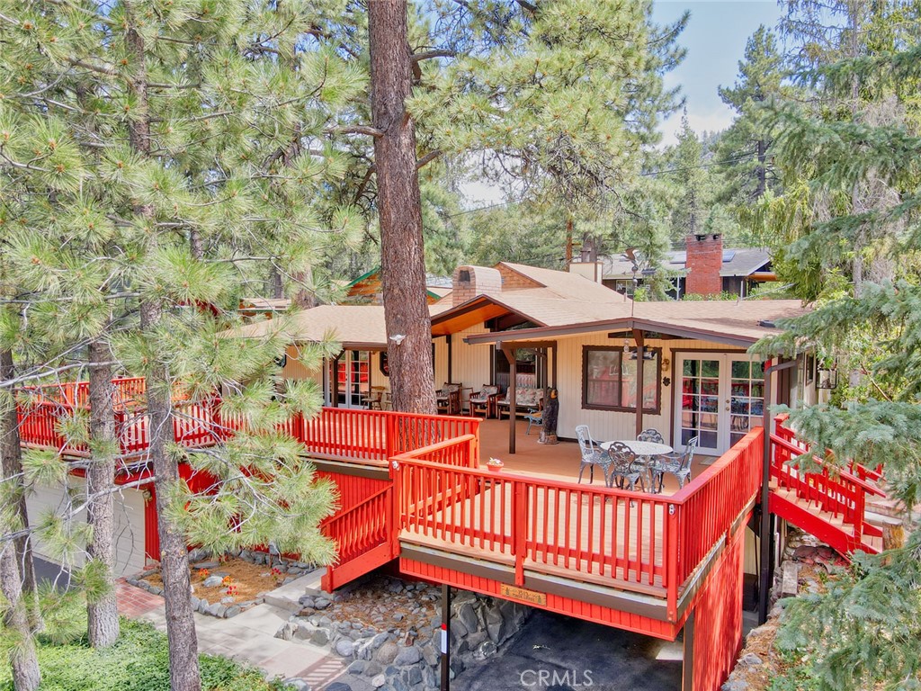 1513 Twin Lakes Drive