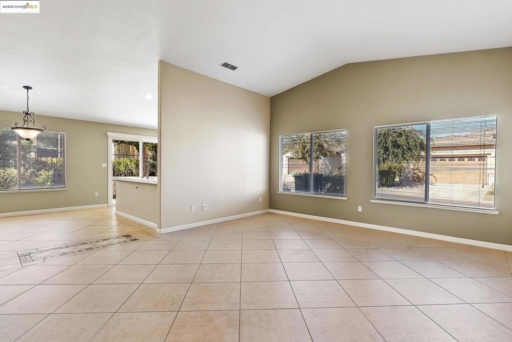 617 Twin Lakes Lane