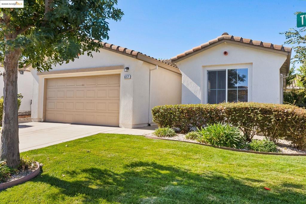 617 Twin Lakes Lane