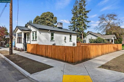 Photo of 2027 Castro St St, Martinez, CA 94553 (MLS # 41130546)