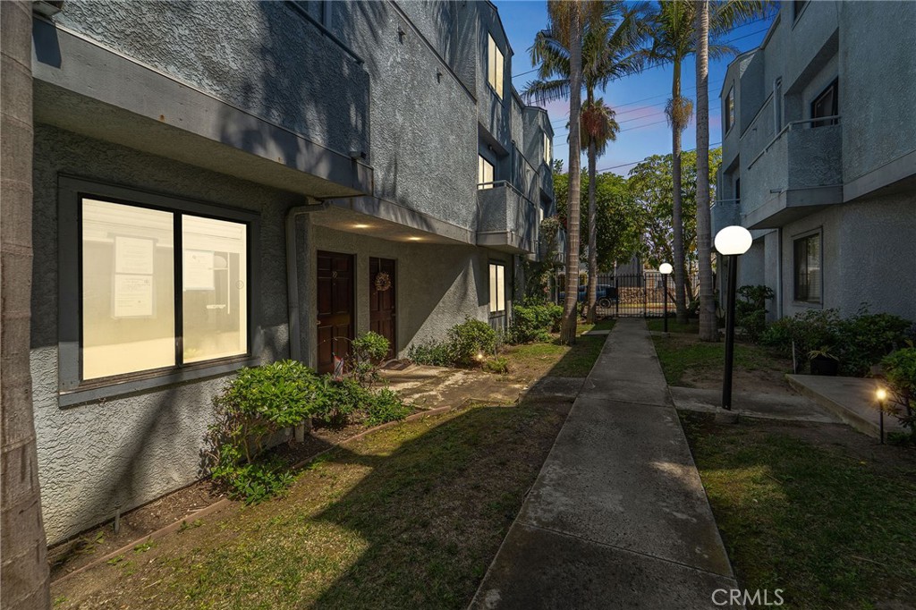 Spacious 3-bedroom, 2-bath townhouse in a gated Inglewood community with 1,158 sq ft of well-designed living space. The entry level offers a bedroom with en-suite bath and direct access to the attached two-car garage. The second floor features a bright living room with high ceilings and fireplace, kitchen, and another bedroom with en-suite bath. A versatile third bedroom sits in the open loft above. Located close to SoFi Stadium, LAX, parks, schools, shopping, and dining—this home offers comfort, convenience, and potential.