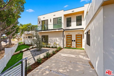 Photo of 10919 Massachusetts Avenue, Los Angeles, CA 90024 (MLS # 26102820)