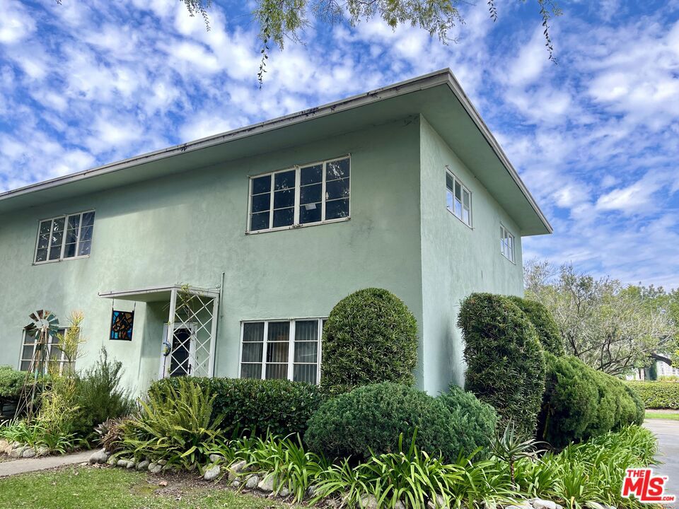 5441 Village Green