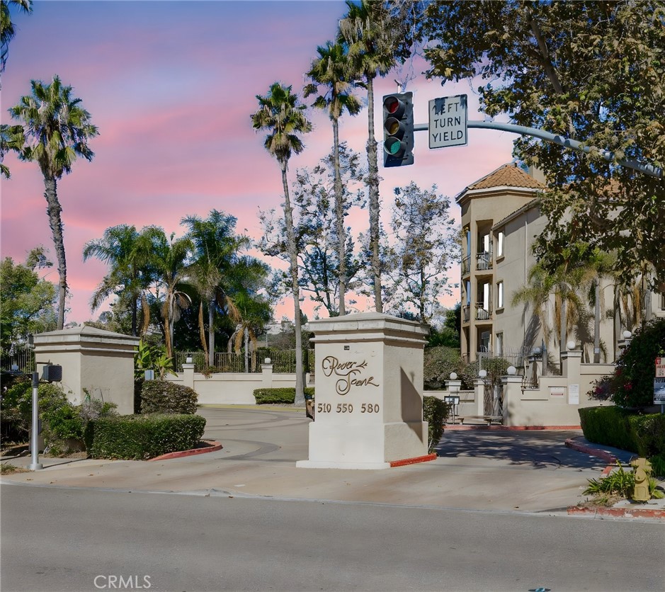 510 Camino De La Reina