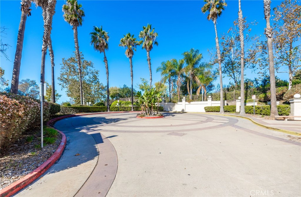 510 Camino De La Reina