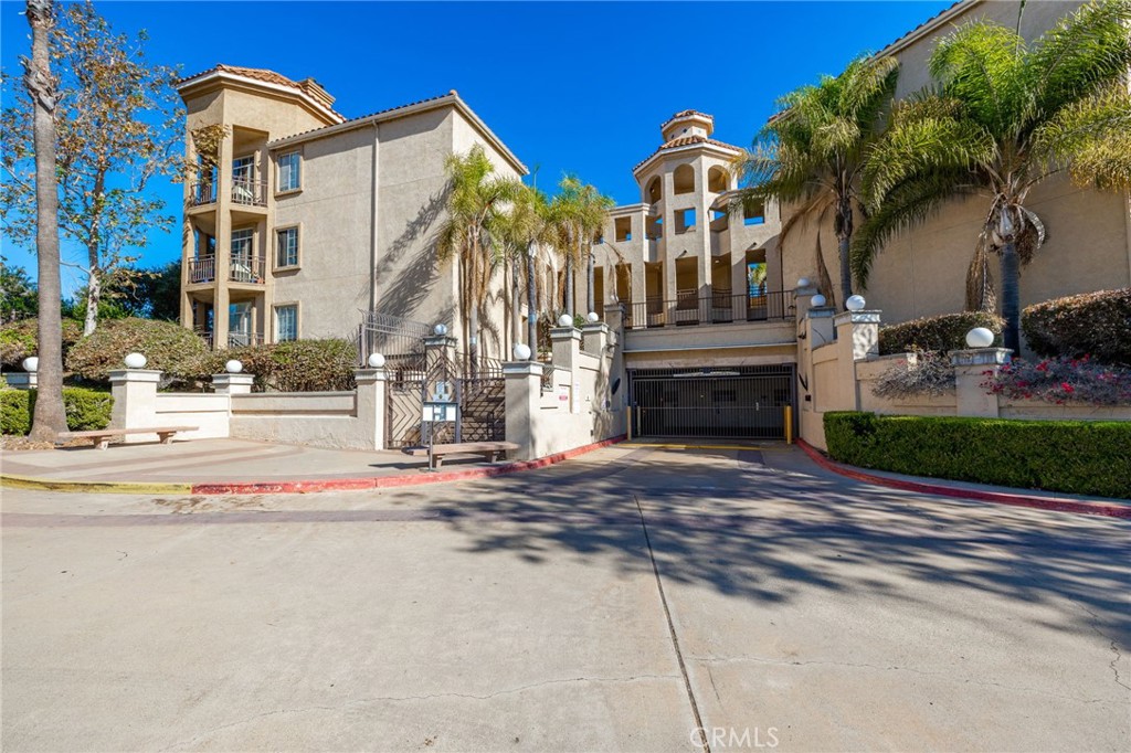 510 Camino De La Reina