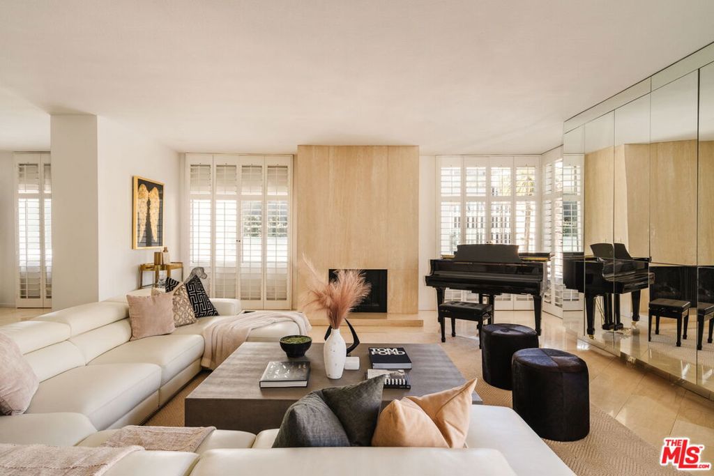 121 S Palm Drive 401