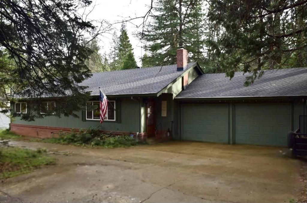 Photo of 18727 Broadhurst Drive, Twain Harte, CA 95383 (MLS # ML82039064)