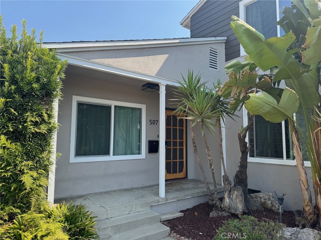 Updated Monterey Park 1-Bedroom Home
Discover this charming 1-bedroom, 1-bath single-story unit in Monterey Park. Recently remodeled, the unit features laminate floors throughout and a modern ductless air conditioning and heating system for year-round comfort. The kitchen and bathroom have been tastefully updated, offering a clean and inviting living space. Residents also enjoy access to a shared backyard with two other units, providing a welcoming outdoor area to relax or entertain.
This well-kept home offers an ideal blend of convenience and comfort in a desirable location.
