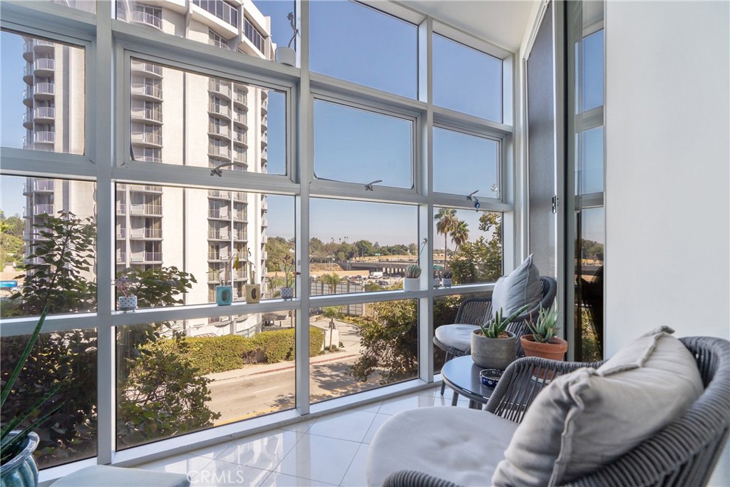 Properties 4 171 N Church Lane 306