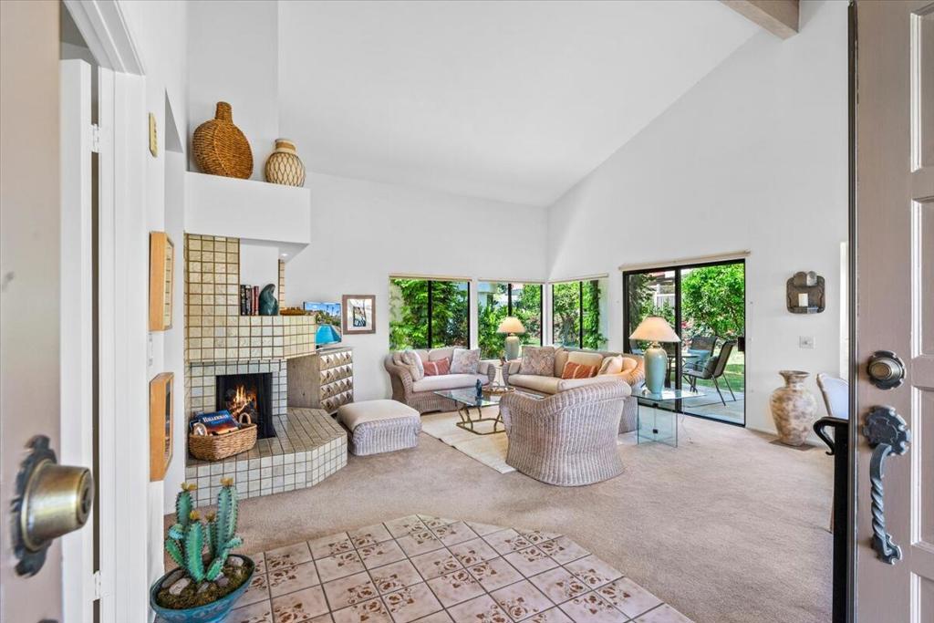 77489 Avenida Madrugada