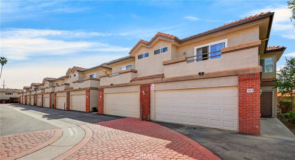 1215 N San Gabriel 309