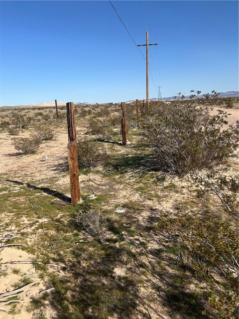 Photo of 45850 Barrett Rd, Newberry Springs, CA 92365 (MLS # HD26101713)