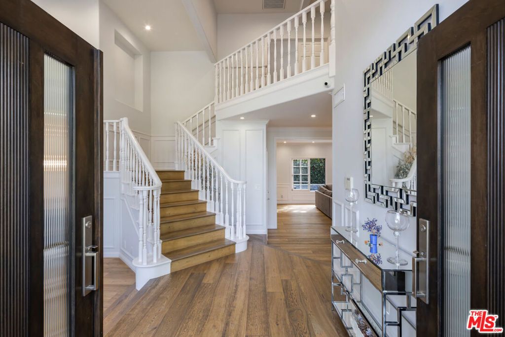 Photo of 15916 Daniel Lane, Encino, CA 91436 (MLS # 25610551)