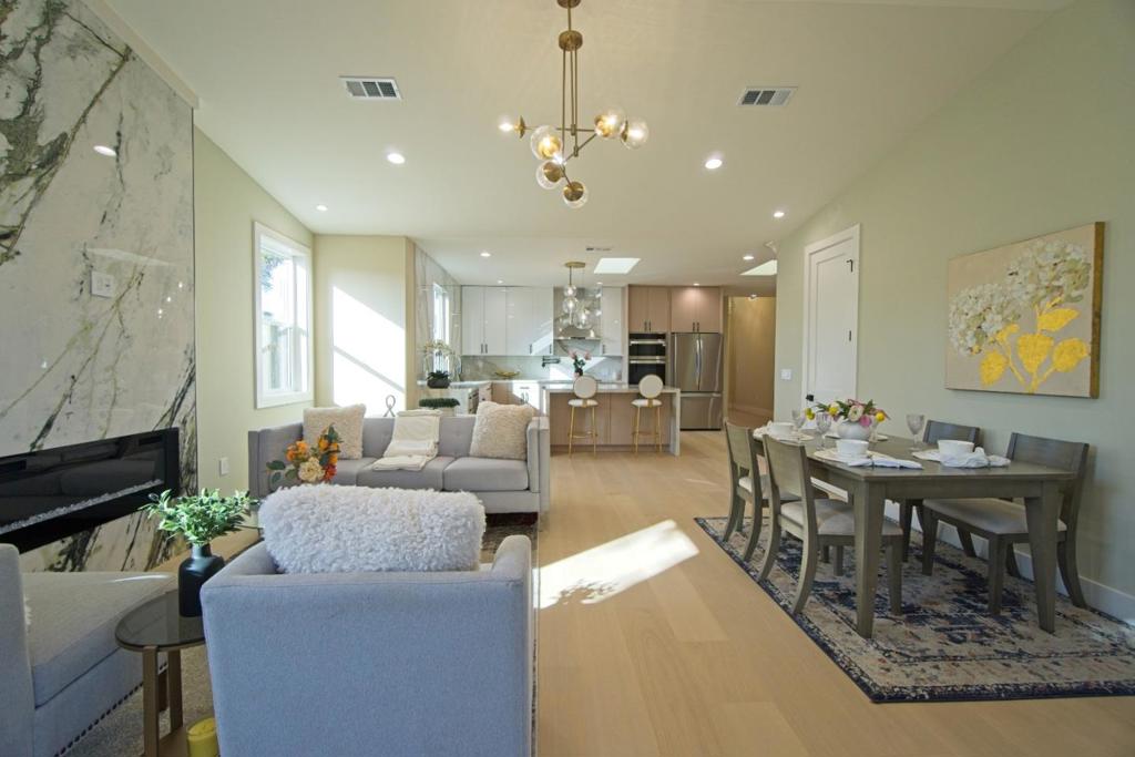 2448 Moraine Drive