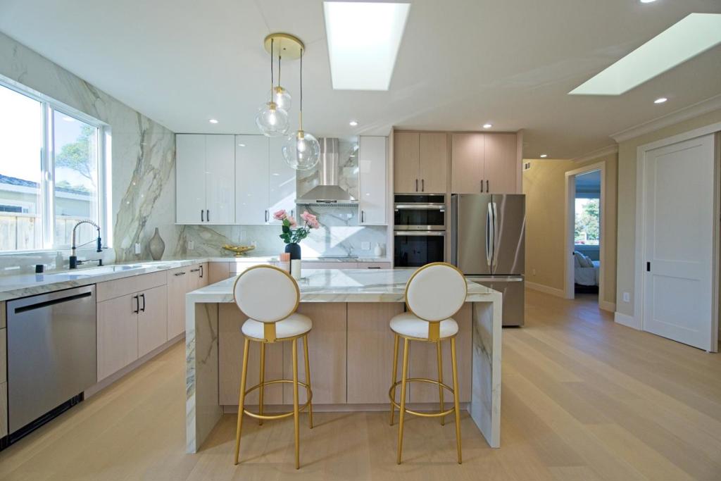 2448 Moraine Drive