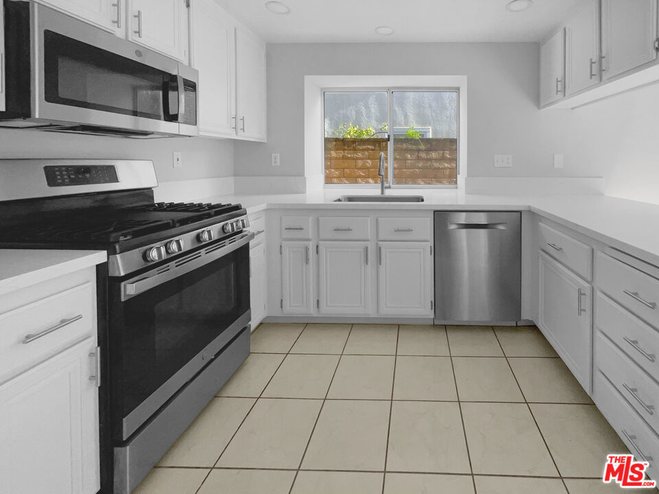 650 Twin Peaks Avenue